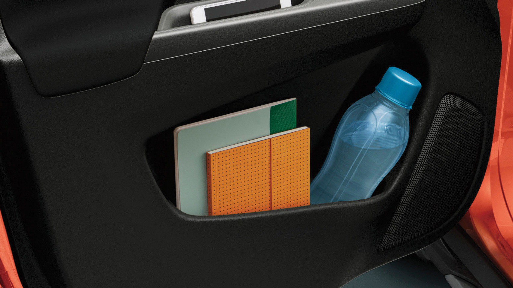 All New Suzuki XL7 Up to 8-Position Cup and Bottle Holders with Ventilated Function on The Front Center Console.