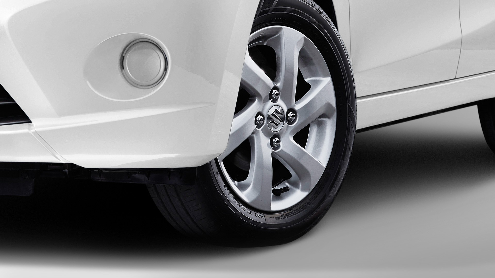 Suzuki CELERIO Sport-Style 14-Inch Alloy Wheels.