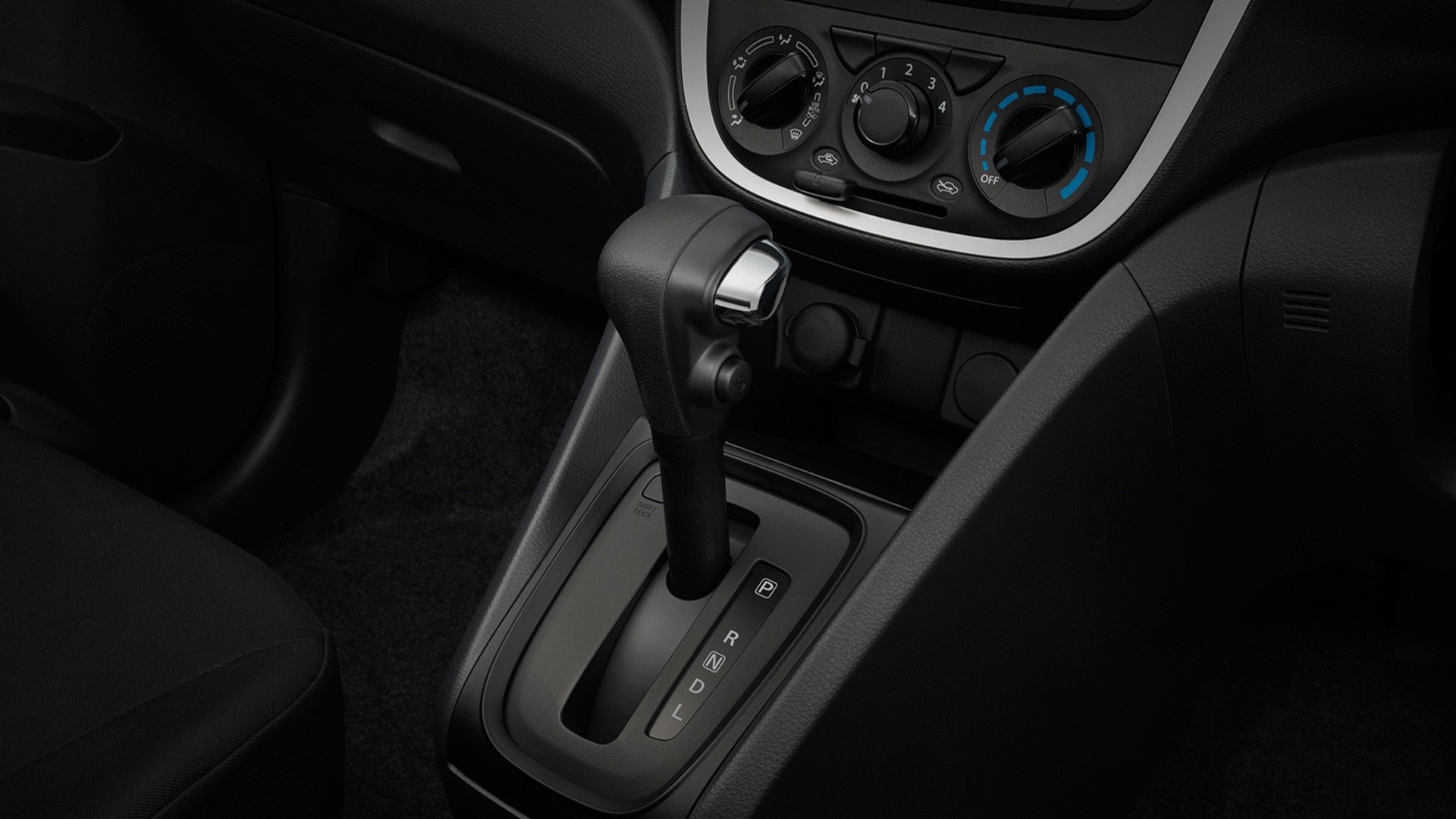 Suzuki CELERIO Easy-To-Reach And Shift Gear Position.