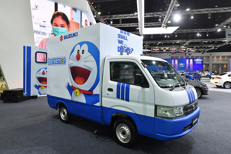 SUZUKI CARRY ที่ได้รับการตกแต่งพิเศษ เป็นลวดลาย โดราเอมอน